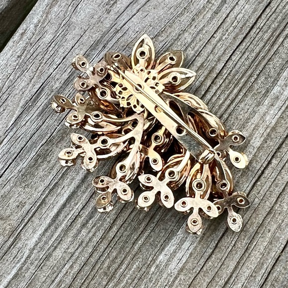 Elegant Green Crystal and AB Stones Brooch - Picture 8 of 10